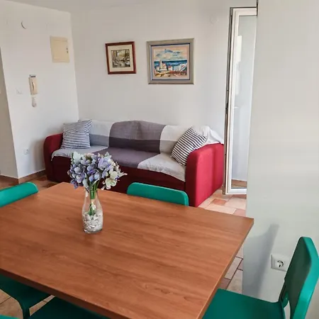Luna Apartment
